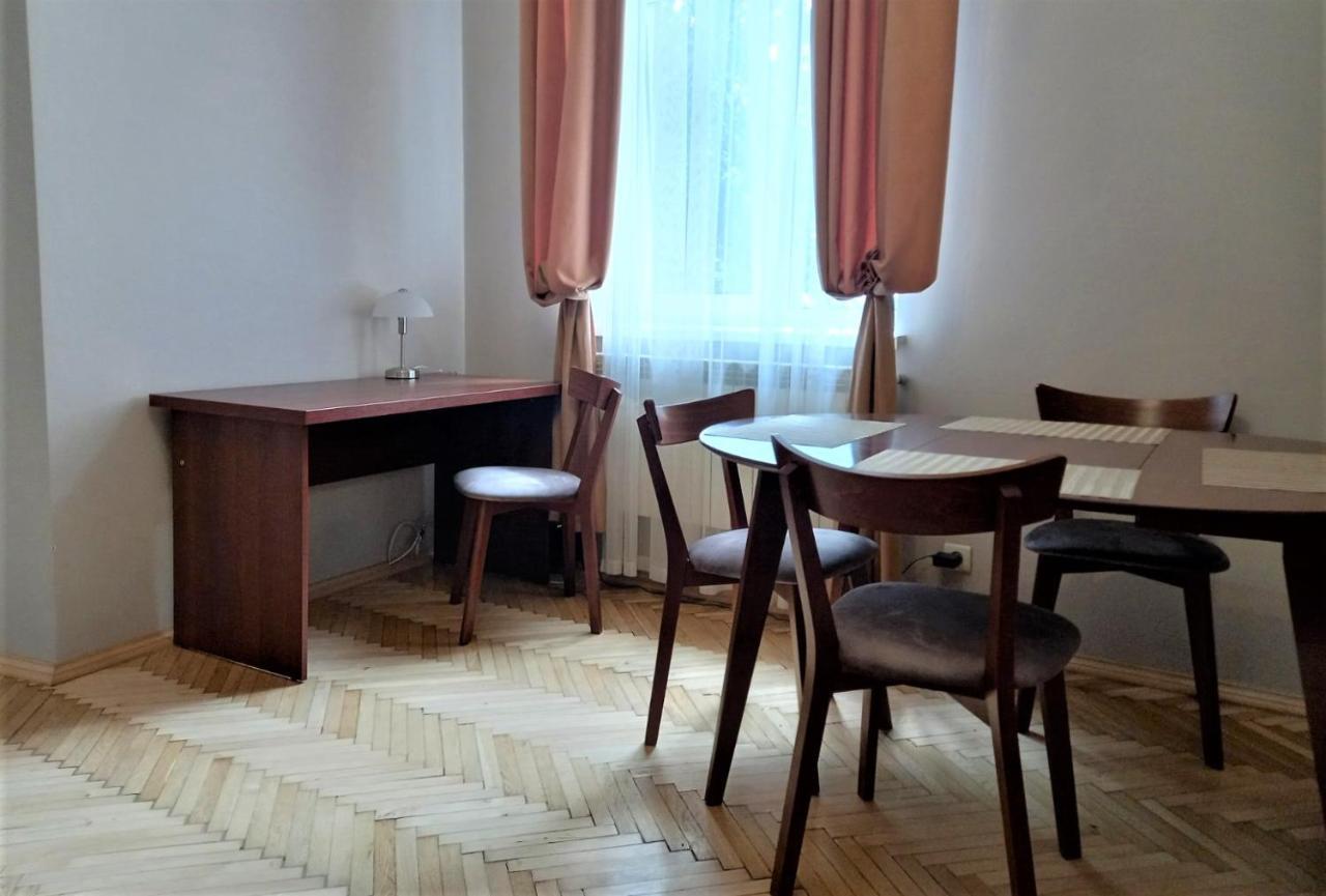 Glorious Apartment Near The Old City Lviv Bagian luar foto