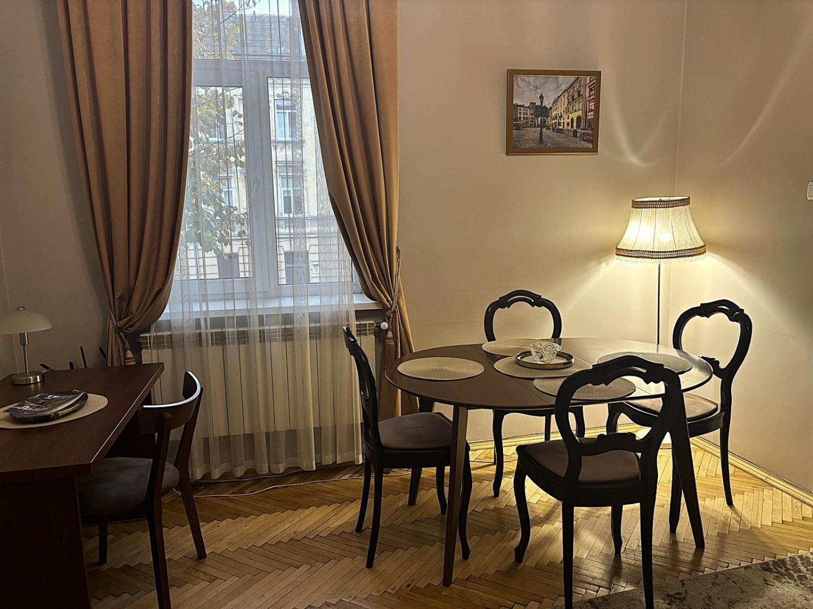 Glorious Apartment Near The Old City Lviv Bagian luar foto
